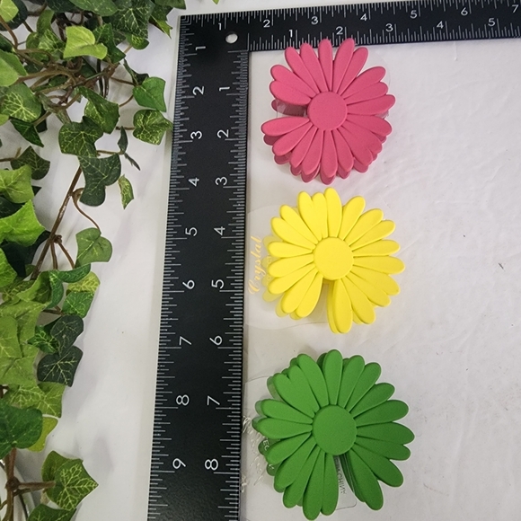Set of 3 Acrylic Daisy Flower Hair Claw Clip - Picture 6 of 6